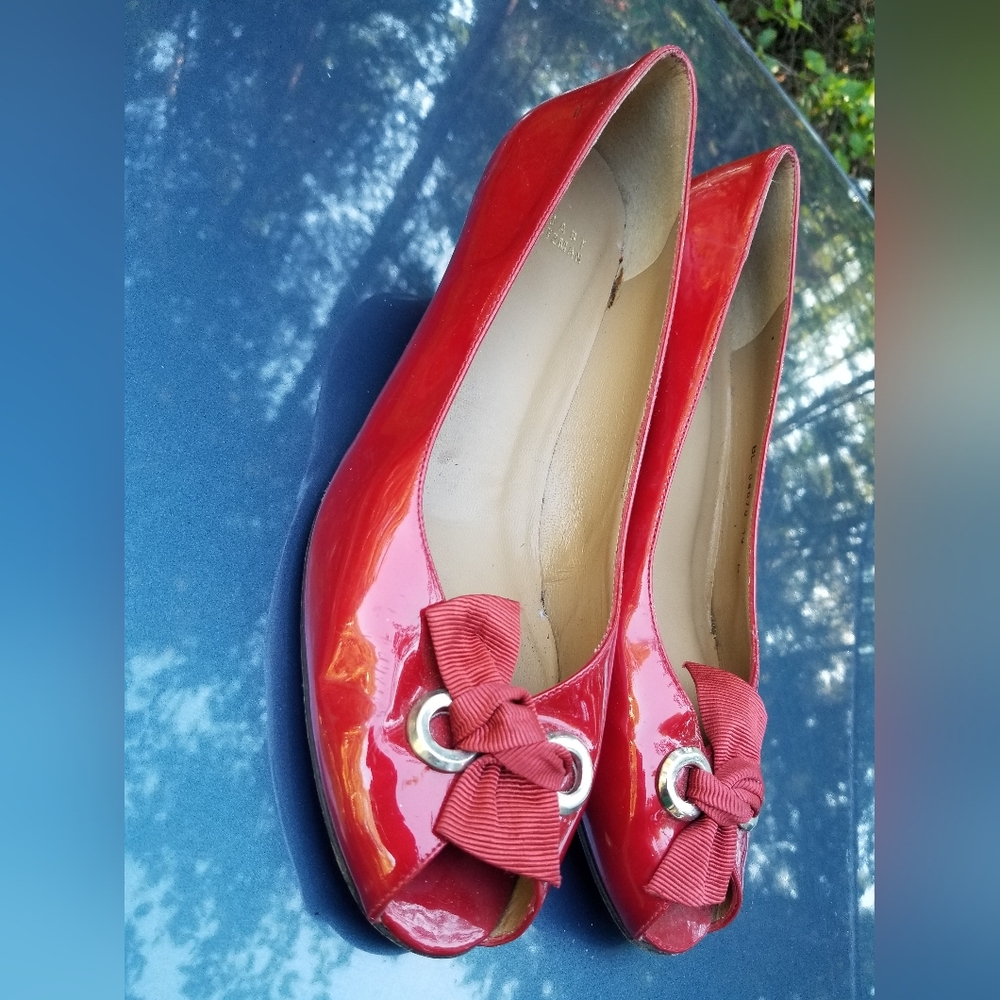 Size 10.5 Shiny Red High Heel Shoes Stuart Weiztman Leather Peep Toe Bow Ladies